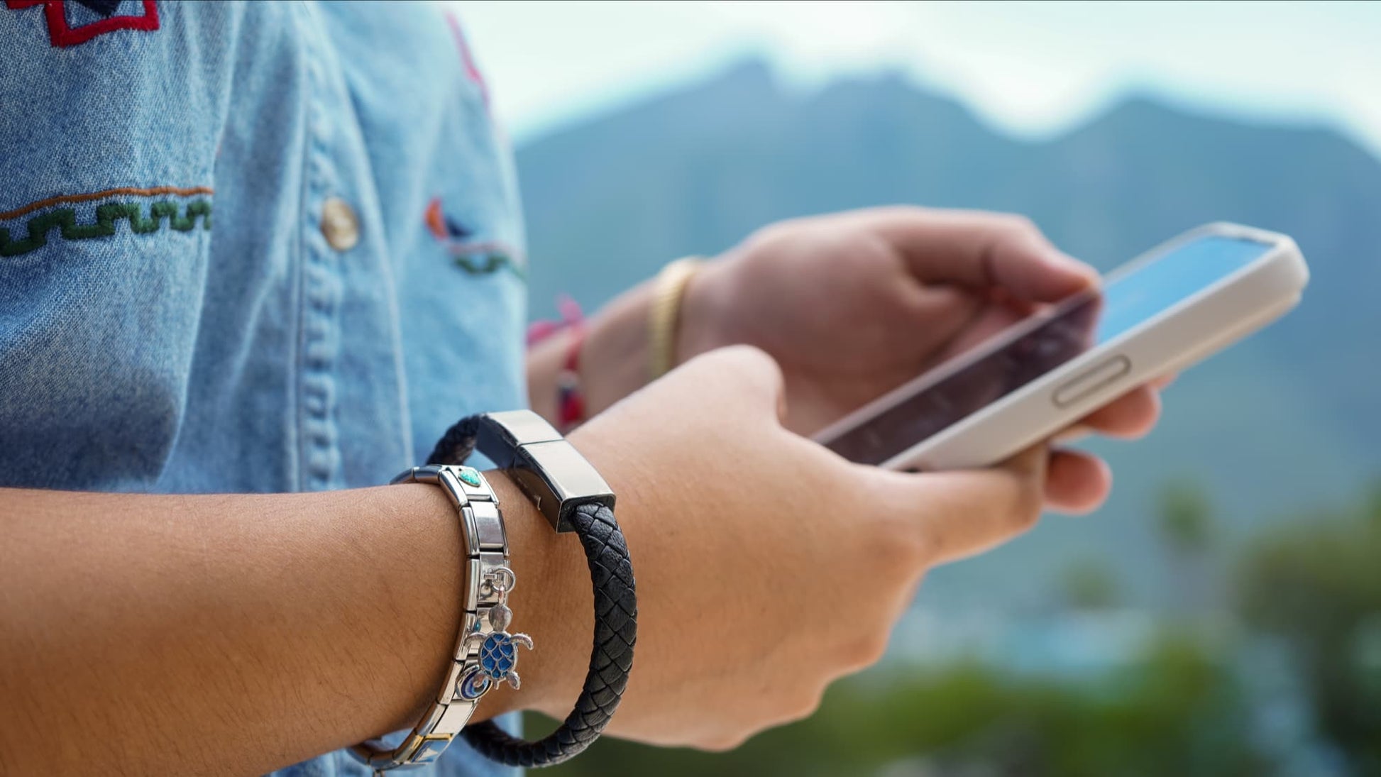 Pulsera Cargador USB - USB-C Lingarah - Productos de madera