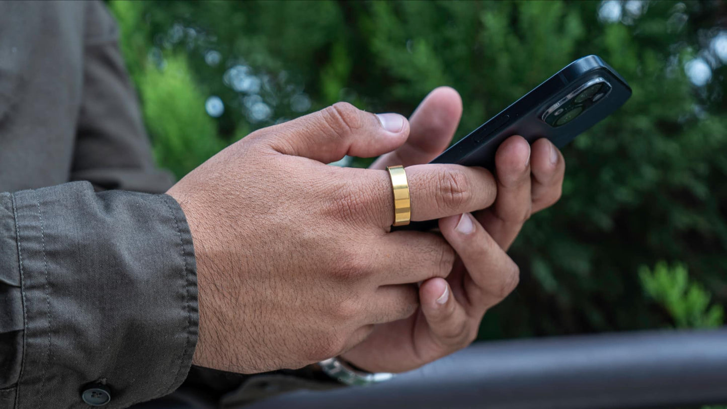 Anillo Smart Metálico Dorado – Modelo Minimal Tech