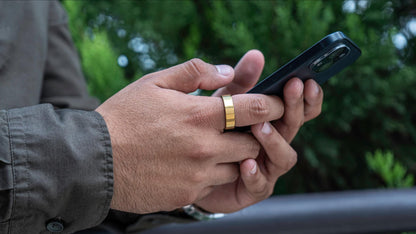 Anillo Smart Metálico Dorado – Modelo Minimal Tech